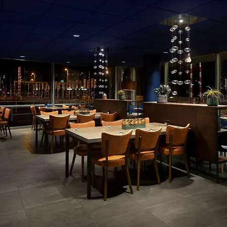 Doubletree By Hilton Centre Hotel