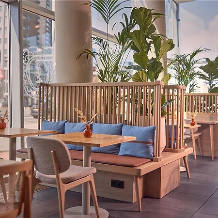 Doubletree By Hilton Centre Rotterdam