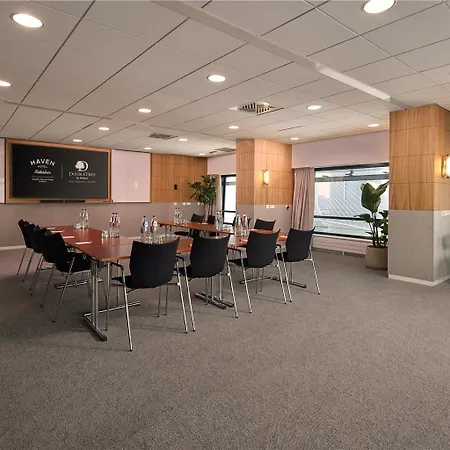 Отель Doubletree By Hilton Centre