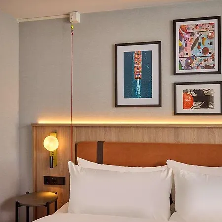 Doubletree By Hilton Centre Hotel *